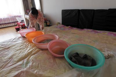 桂东楼上漏水，住户失联，小区没物管，业主维权难！律师来支招……